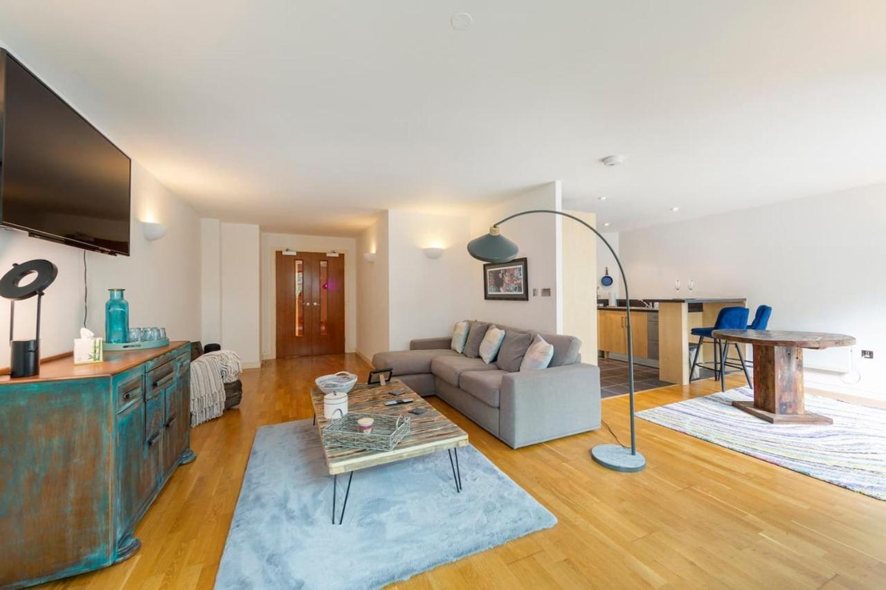 Large Boutique Harbourside Apartment - Football Table (Adults Only) Bristol Dış mekan fotoğraf